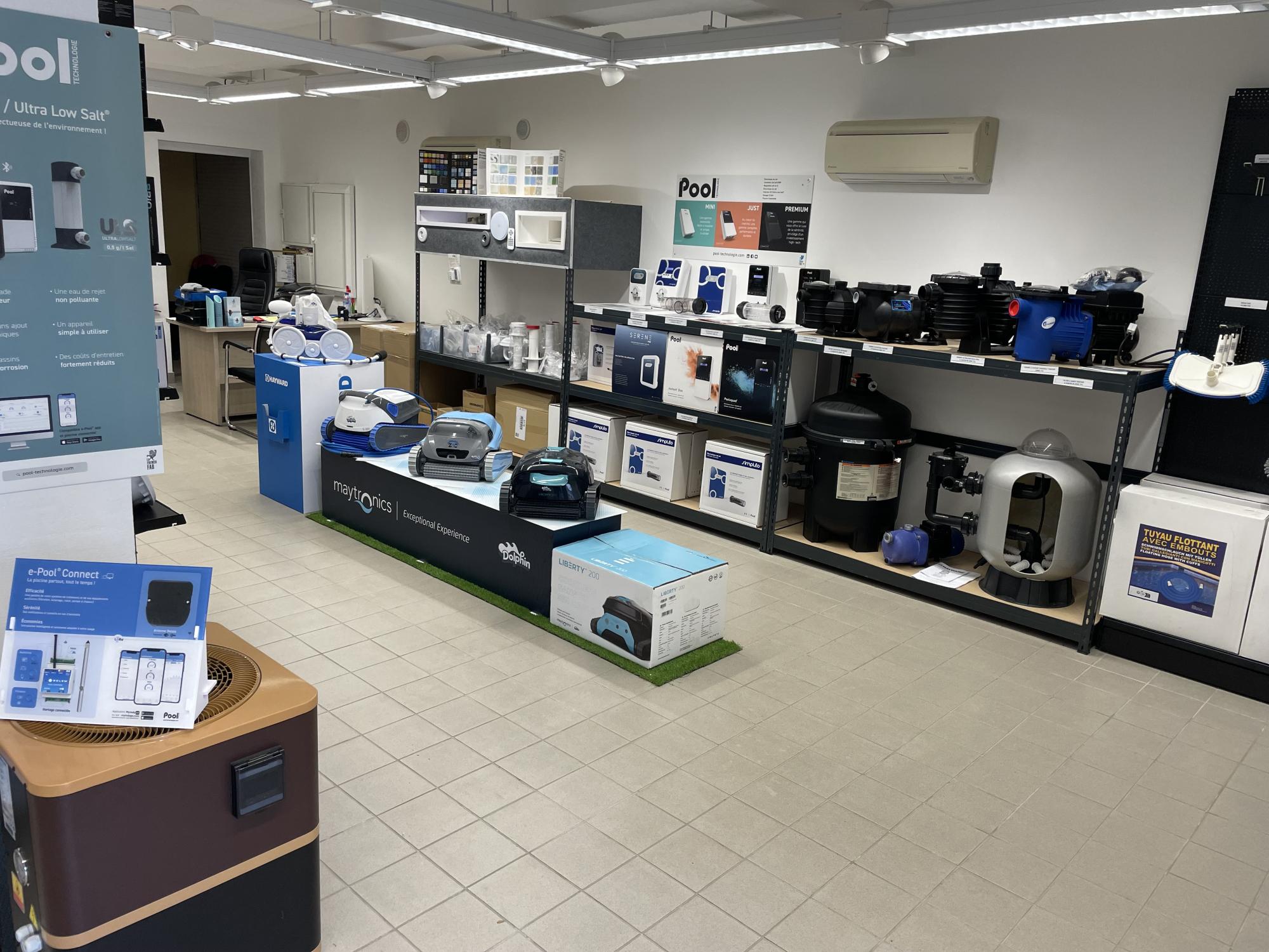 Magasin piscines roquefort-les-pins intérieur gauche